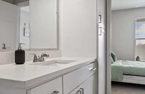 Englewood Apartment | Adorable 1BR Englewood Apartment w/Pool & Hot Tub