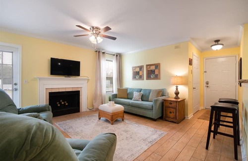 Oak Condo | Colony Club Unit S2 S