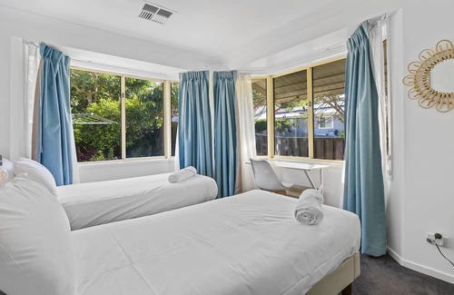 Brightwaters House | Paradise Lodge Brightwaters - Waterfront