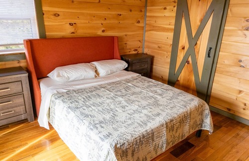 Stanton Cabin | Suspended SkyView Cabin Near RRG