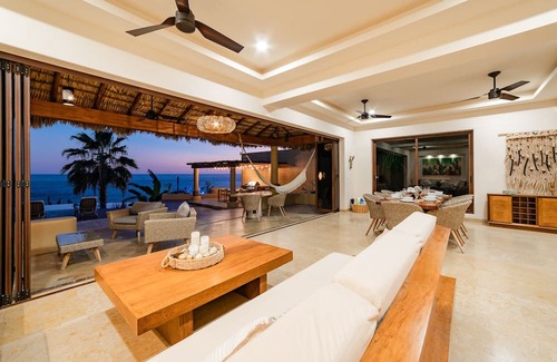 Santa Maria Huatulco Villa | Luxurious Oceanfront Villa w/ Beach Access