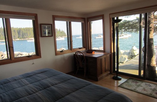 Spruce Head Cottage | Cozy cottage right on the water