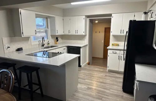 Walker House | Cozy spacious house with spectacular views of the Grand River