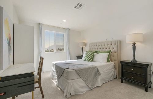 Moreno Valley House | 5b4b Brand-New Oasis with In-Law Suite near UCR / 30+ days