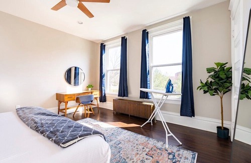 East Washington Apartment | W&J Campus | King Beds | Kids & Family Friendly