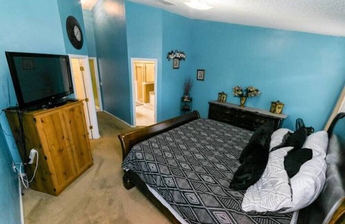 Northside House | New 4 BD Home Hot Tub Mins to JAX Intl. Airport