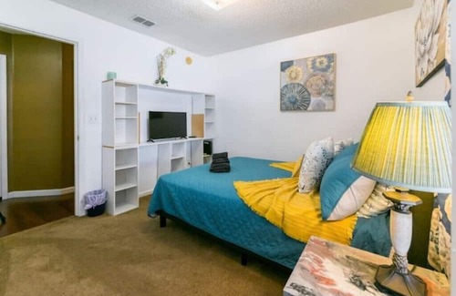 Northside House | New 4 BD Home Hot Tub Mins to JAX Intl. Airport