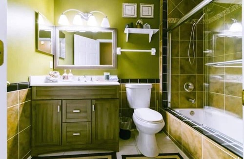 Northside House | New 4 BD Home Hot Tub Mins to JAX Intl. Airport