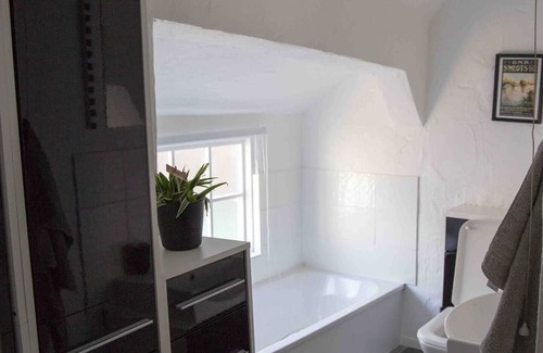 St Neots Apartment | Historic Grade 2 listed, town centre property.