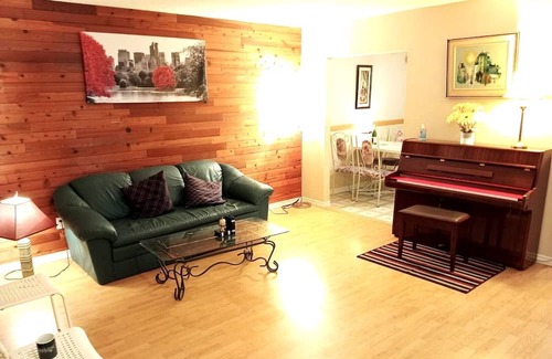 Cloverdale House | Spacious & Beautiful Room- Large Window & Fully Carpeted- in a Great Location