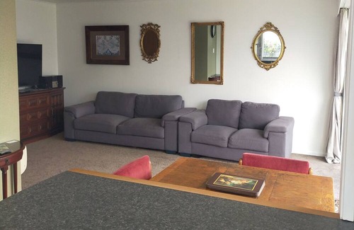 Invercargill House | Warm and Comfortable Invercargill Hideaway. Off Street Parking. 5 min to town