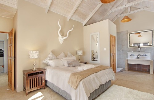 Calypso Beach House | Blue Lagoon 2 - Two Bedroom House, Sleeps 4
