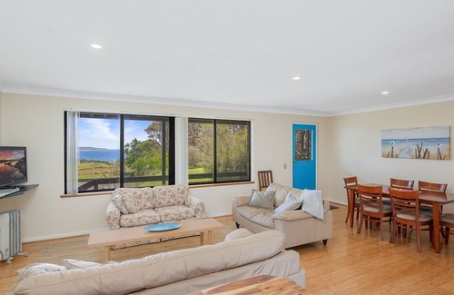 Barragga Bay Apartment | Cuttagee Beach Cottages Unit 2