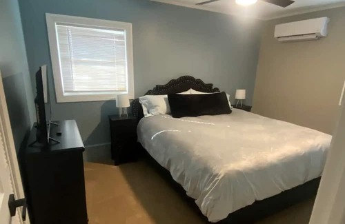 Saugerties House | Private/Secluded 4 Bdrm with HotTub & Steam Shower