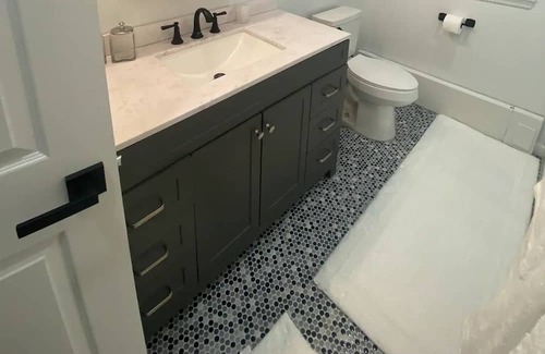 Saugerties House | Private/Secluded 4 Bdrm with HotTub & Steam Shower
