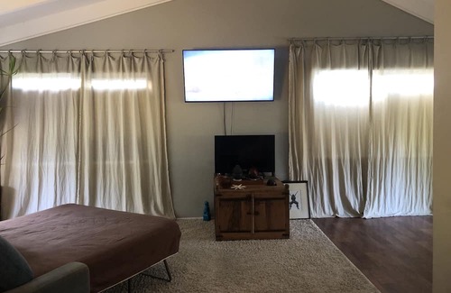 Tweed Heads West House | Private, picturesque, tranquil, tree top home near the M1 beach and airport.