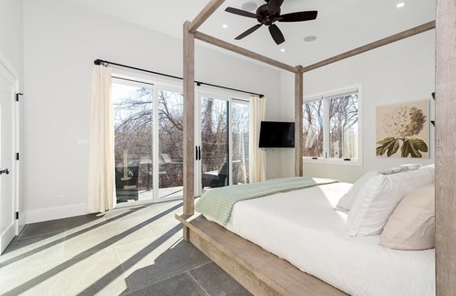 Martinsburg House | Luxurious Retreat on the Potomac River Along C&O Canal