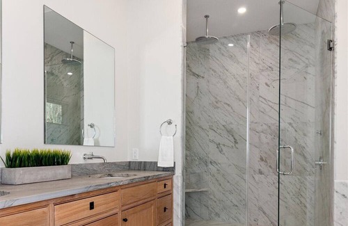 Martinsburg House | Luxurious Retreat on the Potomac River Along C&O Canal