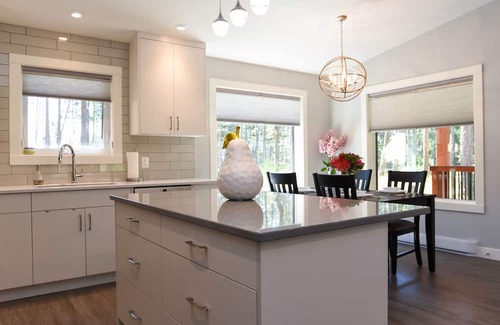 Comox House | The Eagles Nest - just a 5 minute walk to the beach!