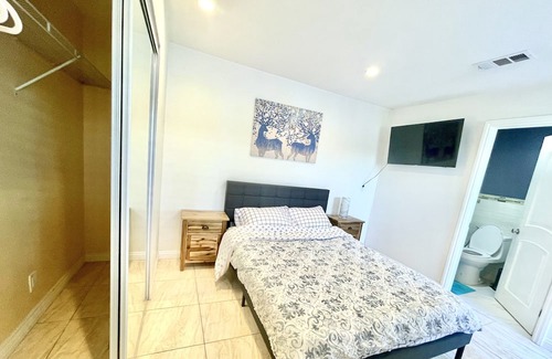 Westminster House | A peaceful private room, perfect for vacation and traveling. Located near Disney