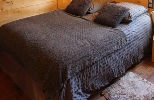 Anlhiac Bed & Breakfast | Atelier romantic bedroom