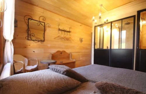 Anlhiac Bed & Breakfast | Atelier romantic bedroom