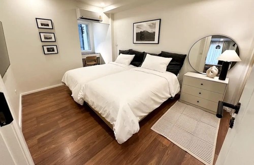 Bangkok Central Business District Apartment | Upscale 3bed 3bath suite 1 min to BTS Prompong