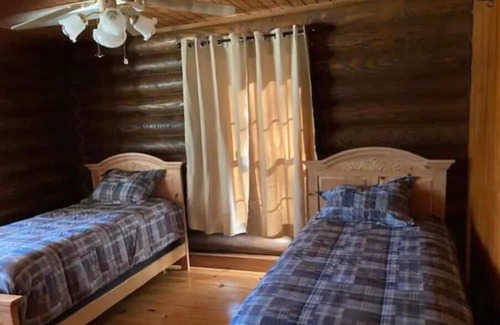 Tylertown Cabin | Less than 10 minutes to Paradise Ranch Resort Campground