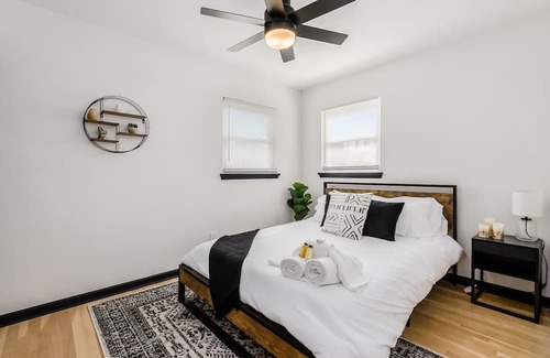 Sharon Heights House | Spacious 3-Bedroom Retreat with Pool Table!