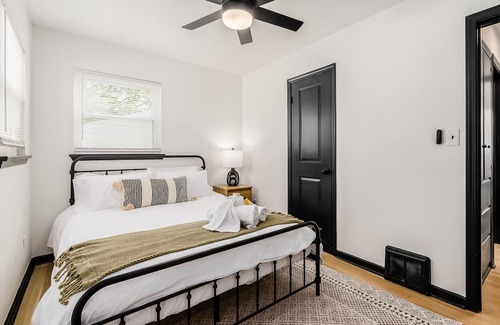 Sharon Heights House | Spacious 3-Bedroom Retreat with Pool Table!