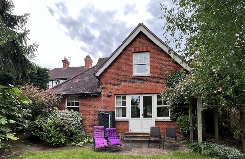 High Barnet Cottage | Cottage with 2000 SQM beautiful Garden