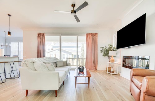 North Raleigh House | Modern Raleigh Home < 9 Mi to Downtown!
