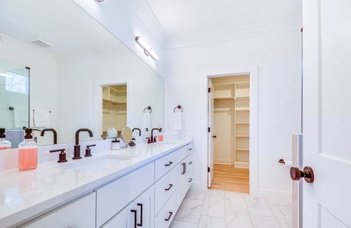 North Raleigh House | Modern Raleigh Home < 9 Mi to Downtown!