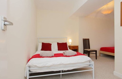 Andover House | Large cosy house ideal for corporate lets