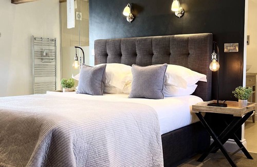 Bainbridge House | Luxury Barn Suite with Hot Tub - Dog Friendly