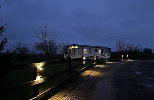 Boston House | Pet/Child Friendly 2 Bedroom Orchard Caravan