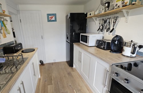 St. Mawes Apartment | Summers Beach View - an apartment that sleeps 2 guests in 1 bedroom