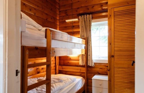 Ffestiniog Cabin | Spacious 3 Bed Log Cabin in Snowdonia Mountains