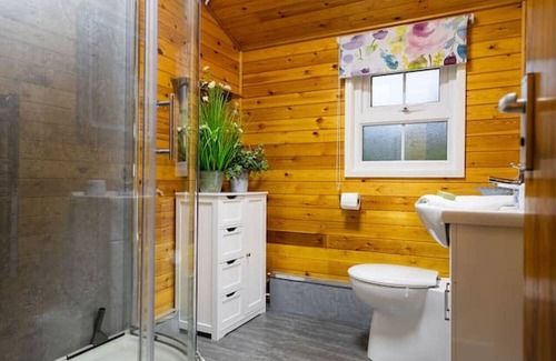 Ffestiniog Cabin | Log Cabin Country Hideaway in Snowdonia 2 Bedrooms