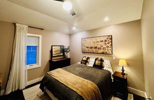 Waterbury Apartment | Cozy centrally located private apartment with garage parking. Pet friendly