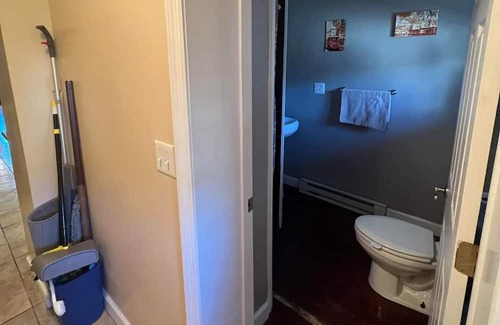 Canton Apartment | Charming & Cozy Gem ~ Walk to Fells Point & Canton