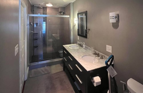 Canton Apartment | Charming & Cozy Gem ~ Walk to Fells Point & Canton