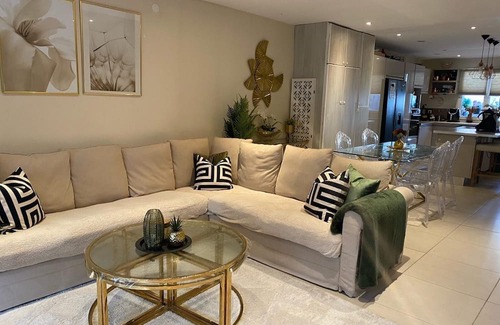 Sevran House | Grande Maison / 4 Chambres / Terrasse / 2 Balcons / Jardin / Place de Parking