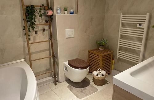 Sevran House | Grande Maison / 4 Chambres / Terrasse / 2 Balcons / Jardin / Place de Parking