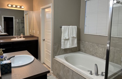 Brighton House | The Spacious Spruce: 4BR Retreat 17 min from DIA.