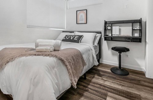 Minor House | cozy- work friendly home in heart of Seattle