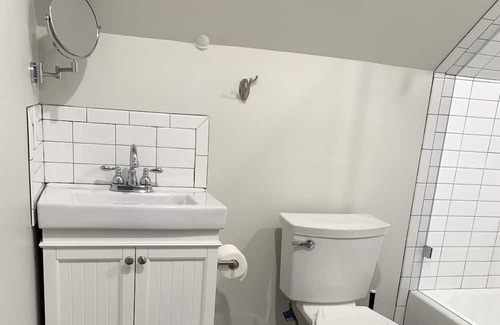 Weehawken Apartment | Carriage House Apartment including Garage- 5 min transport to NYC 30 day minimum