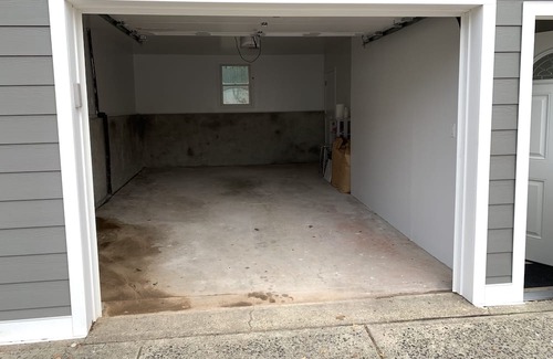 Weehawken Apartment | Carriage House Apartment including Garage- 5 min transport to NYC 30 day minimum