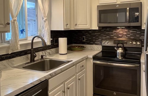New Milford Apartment | Luxury condo at beautiful community lake