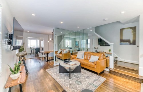 Southeast House | Hilltop Hideaway in DC